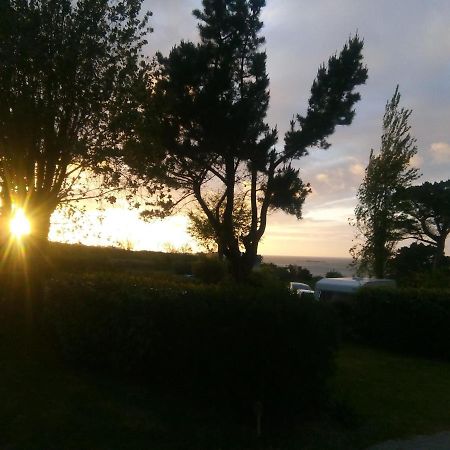 Plestin-les-Grèves Les Hortensias Grande Tente Familiale Deux Chambres Et Sejour Vue Mer Sur Camping Nature מראה חיצוני תמונה