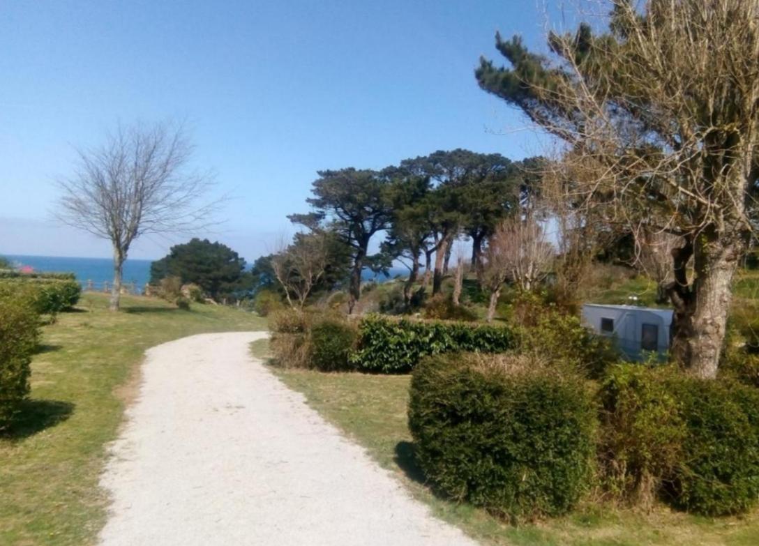 Plestin-les-Grèves Les Hortensias Grande Tente Familiale Deux Chambres Et Sejour Vue Mer Sur Camping Nature מראה חיצוני תמונה
